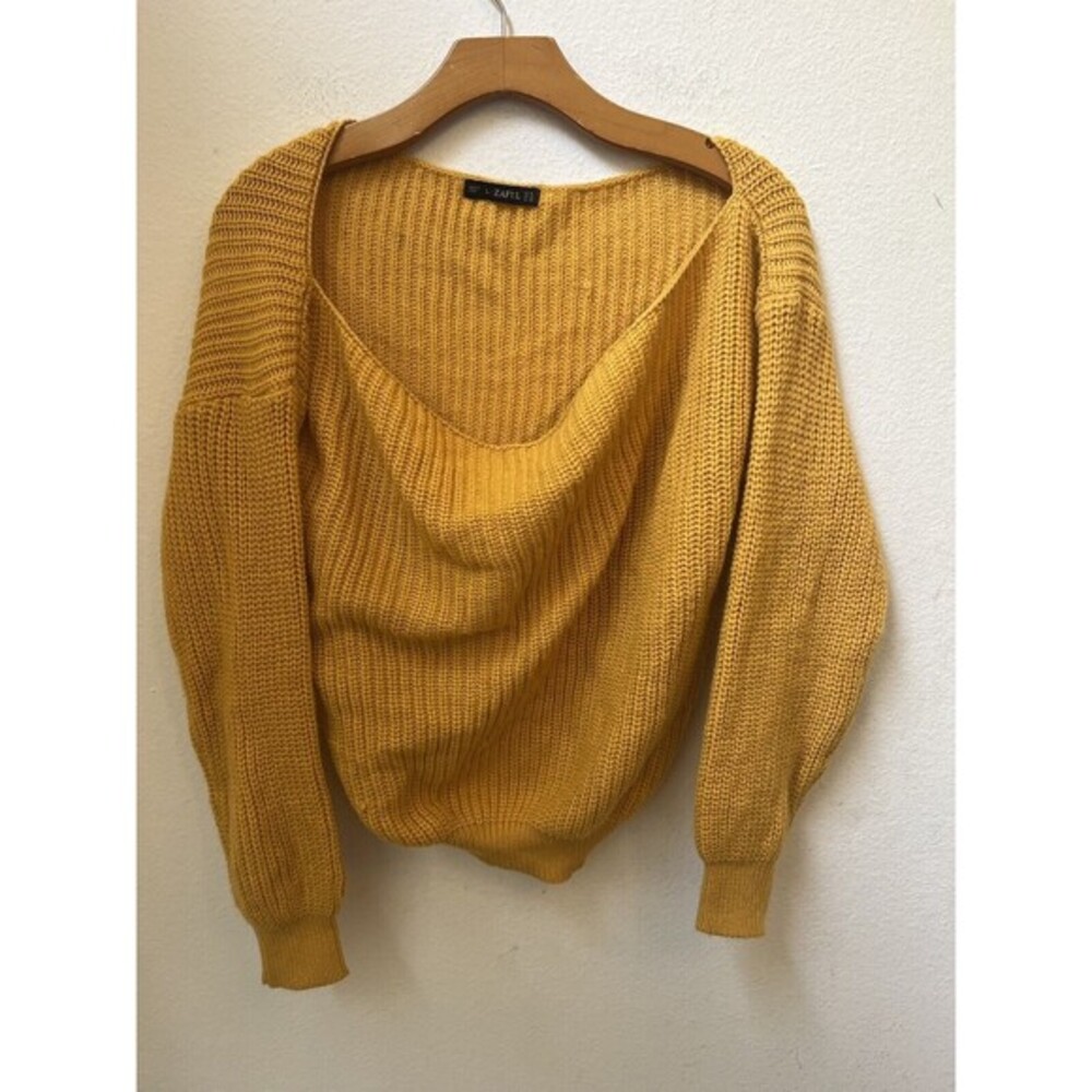 ZAFUL SOLID YELLOW CABLE KNOT SWEATER SIZE LARGE (L9)